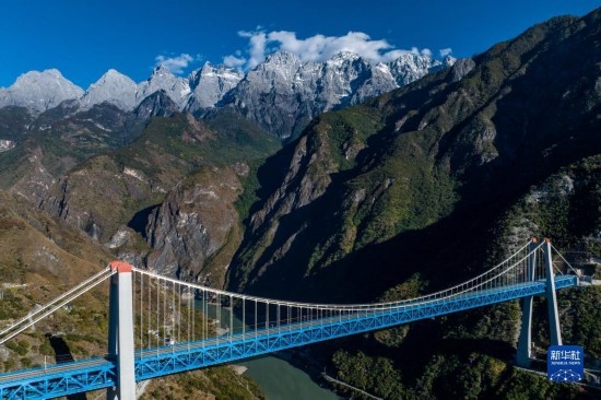 11月25日拍攝的麗香鐵路金沙江特大橋（無人機照片）。