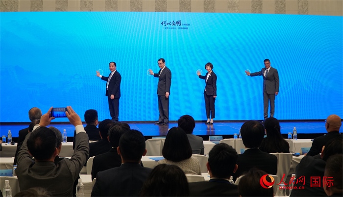 嘉賓共同啟動(dòng)“何以文明”日本特展體驗(yàn)暨2024年總臺(tái)春晚宣介區(qū)。人民網(wǎng) 蔣曉辰攝