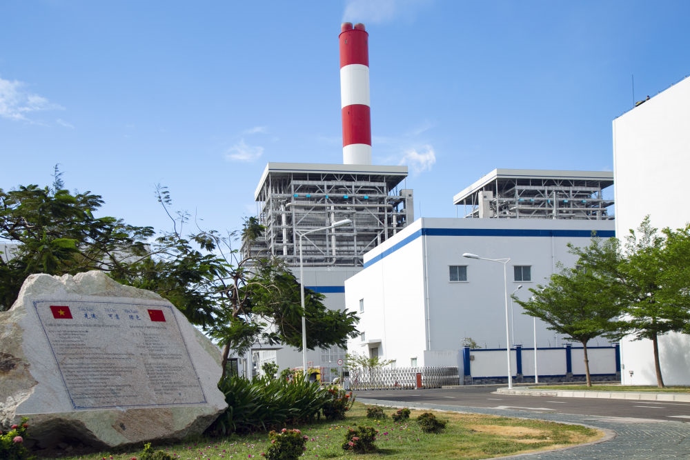 這是2021年3月24日在越南平順省拍攝的越南永新燃煤電廠一期BOT項目廠區(qū)。新華社發(fā)（南方電網(wǎng)越南永新公司供圖）