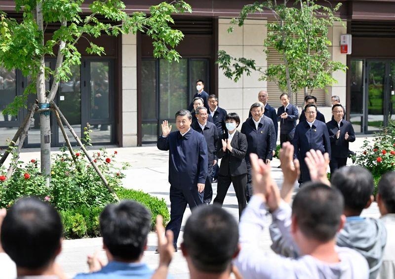 △2023年5月10日，習(xí)近平總書記在河北雄安新區(qū)容東片區(qū)南文營社區(qū)考察。