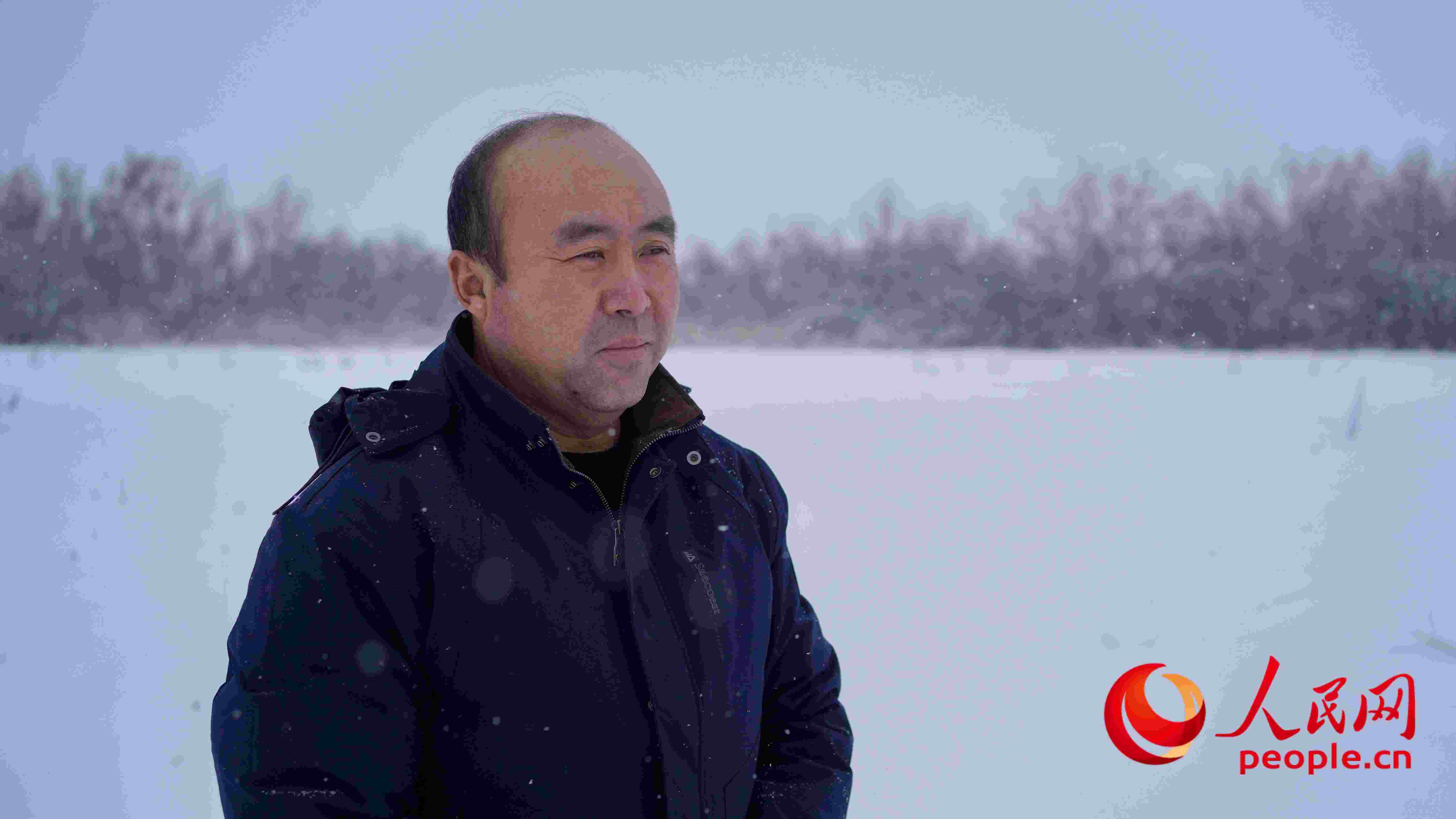 馬曉華回憶當(dāng)年和父親一起種樹(shù)的情形，滿(mǎn)是懷念。人民網(wǎng) 周靜圓攝