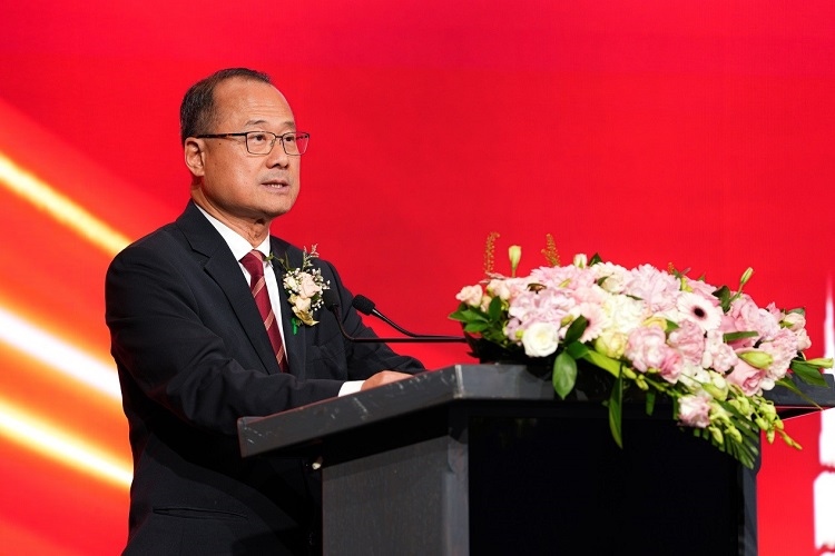 第十四屆全國(guó)政協(xié)常委、香港中華總商會(huì)會(huì)長(zhǎng)蔡冠深致辭。阿聯(lián)酋中華工商總會(huì)供圖