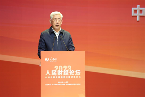 中國國際經(jīng)濟(jì)交流中心副理事長(zhǎng)韓永文在論壇現(xiàn)場(chǎng)做主旨發(fā)言。人民網(wǎng)記者 翁奇羽攝