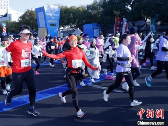 2023杭州馬拉松現(xiàn)場。肖健 攝