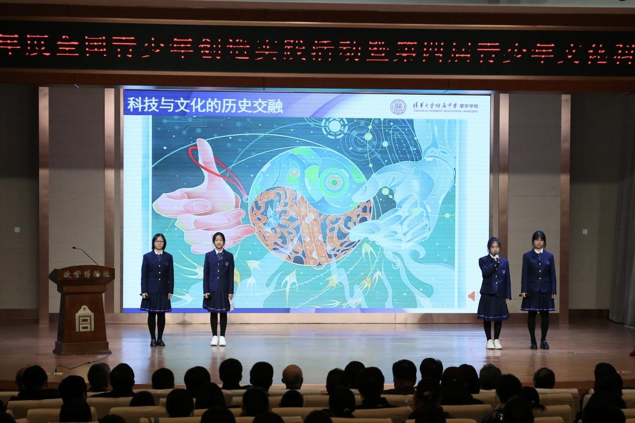 學(xué)生展示作品。主辦方供圖