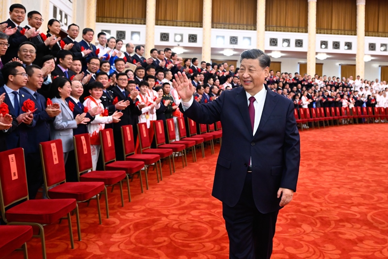 2022年4月8日，北京冬奧會(huì)、冬殘奧會(huì)總結(jié)表彰大會(huì)前，習(xí)近平總書記會(huì)見(jiàn)北京冬奧會(huì)、冬殘奧會(huì)突出貢獻(xiàn)集體代表、突出貢獻(xiàn)個(gè)人和中國(guó)體育代表團(tuán)成員。