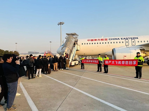 2024春運(yùn)第一天，東航4架C919大飛機(jī)全部投入商業(yè)運(yùn)營。東航供圖