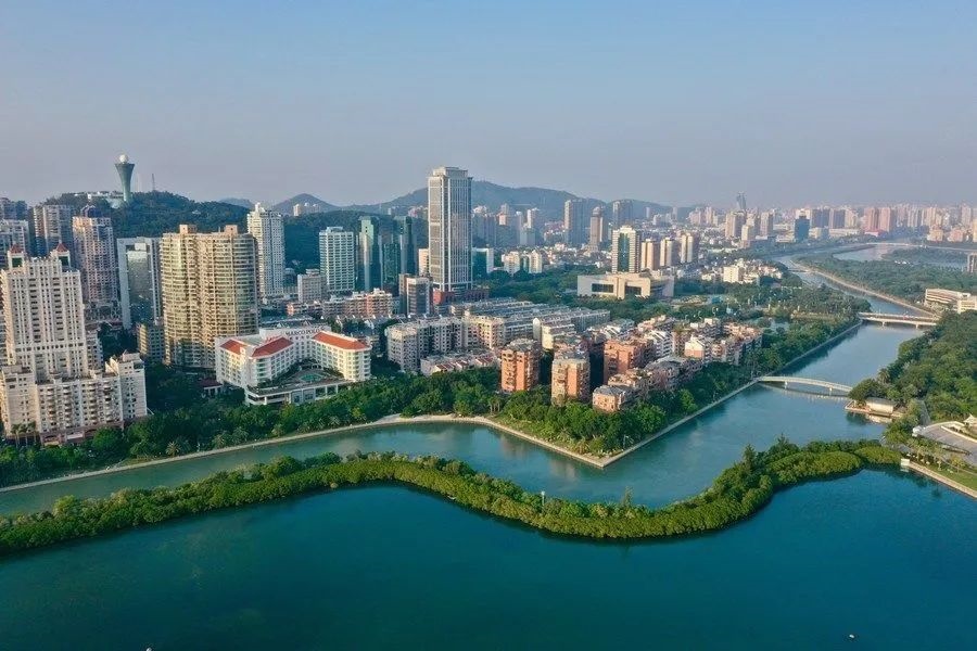 筼筜湖周邊城市景觀。新華社記者 姜克紅 攝