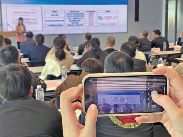 1月2日，“百團千企出海拓市場增訂單”行動啟動。蔣文廣 攝