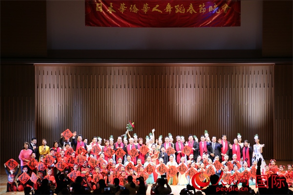 演職人員與嘉賓合影。人民網(wǎng) 許可攝