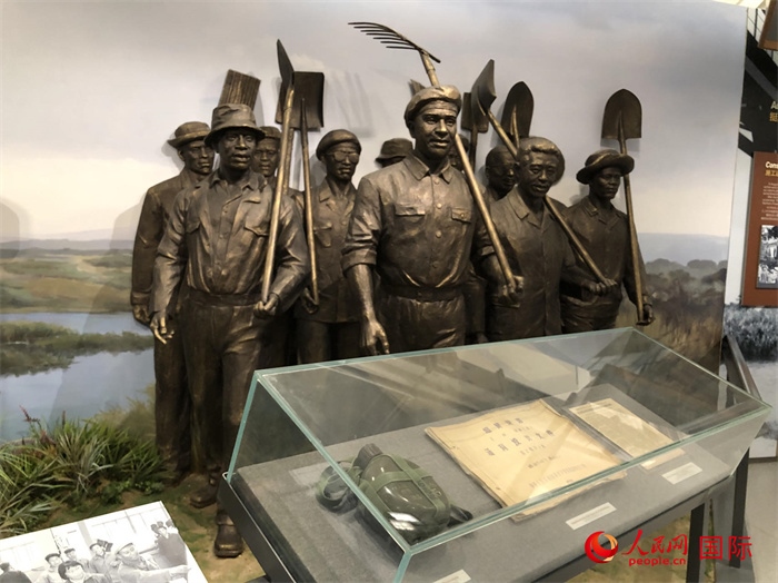 紀(jì)念園中展覽的筑路場(chǎng)景 。人民網(wǎng)記者 黃培昭攝