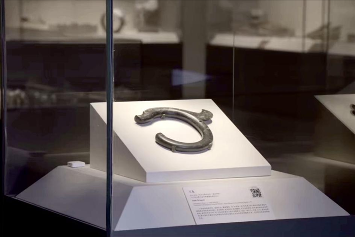 中國國家博物館內(nèi)展出的C形玉龍。