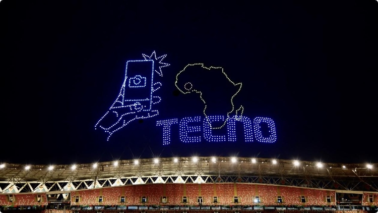 TECNO利用無人機在第34屆非洲杯足球賽場進行空中表演。傳音公司供圖