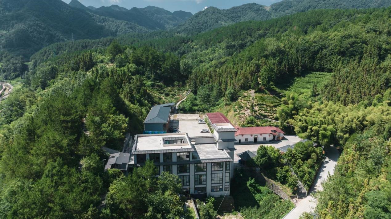 蒿坪鎮(zhèn)金石村“喬家大院”農(nóng)家樂(lè)航拍圖。常洪萍供圖