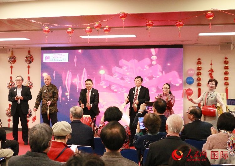 打擊樂合奏《春節(jié)序曲》。人民網(wǎng) 許可攝