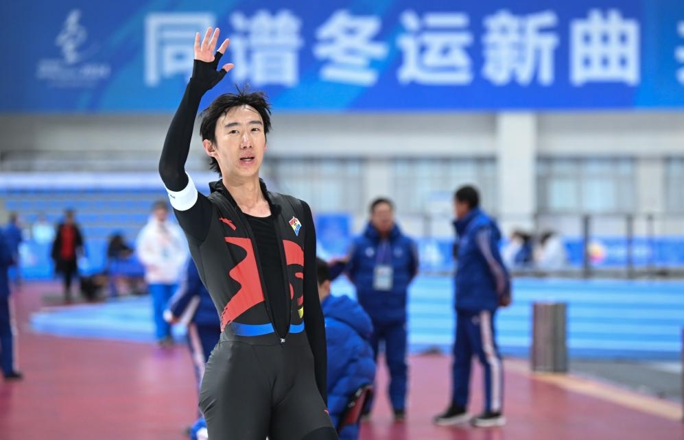 遼寧隊選手吳宇在第十四屆全國冬季運動會速度滑冰男子10000米A組決賽中奪冠，并打破由他本人保持的全國紀(jì)錄（2024年1月14日攝）。新華社記者 連振 攝