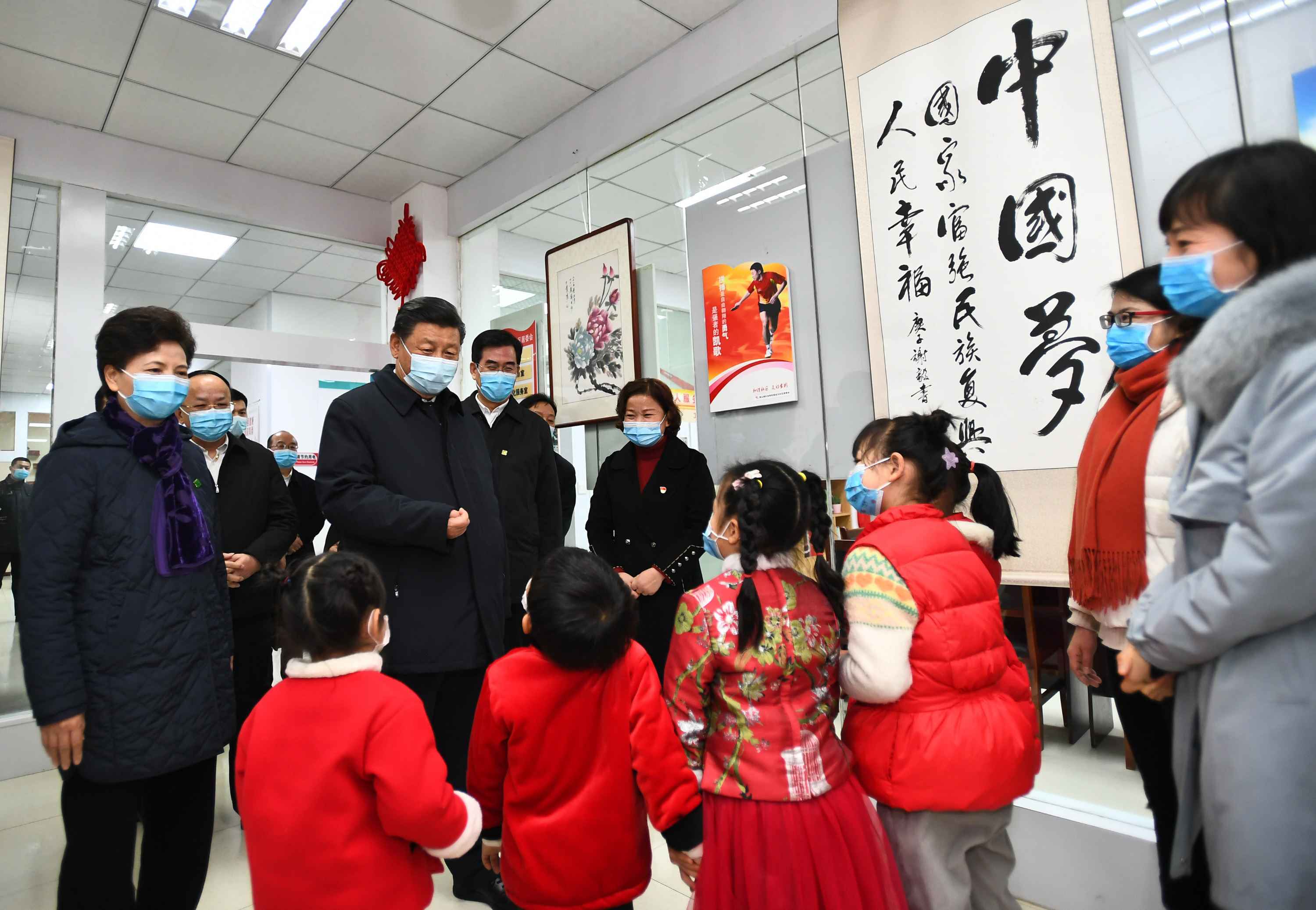 △ 2021年2月4日下午，習(xí)近平在貴陽市觀山湖區(qū)金陽街道金元社區(qū)，看望慰問社區(qū)居民。