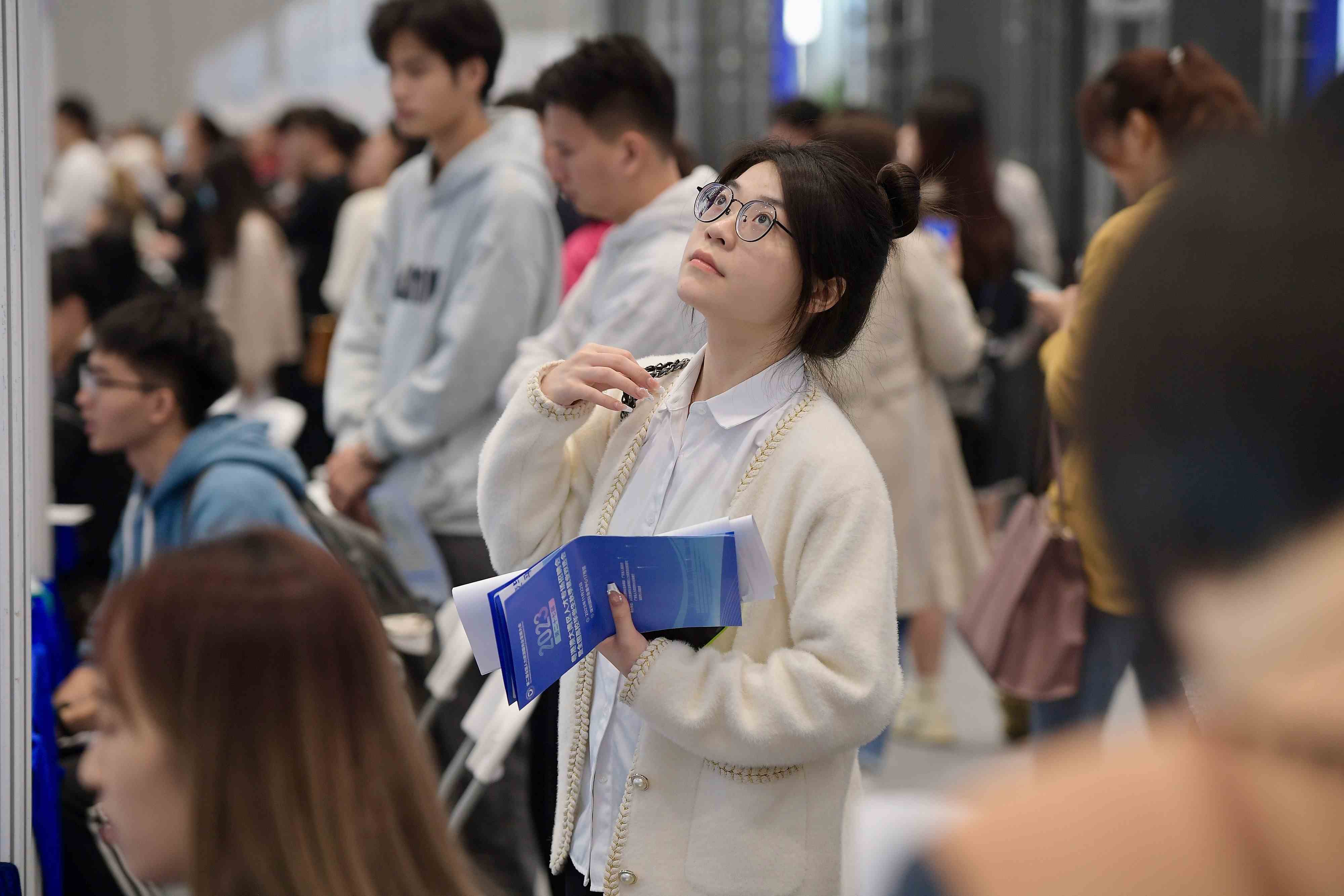  2023年11月22日，2023年粵港澳大灣區(qū)人才專場招聘會暨第27屆全國高校畢業(yè)生秋季就業(yè)雙選會在深圳國際會展中心舉辦。