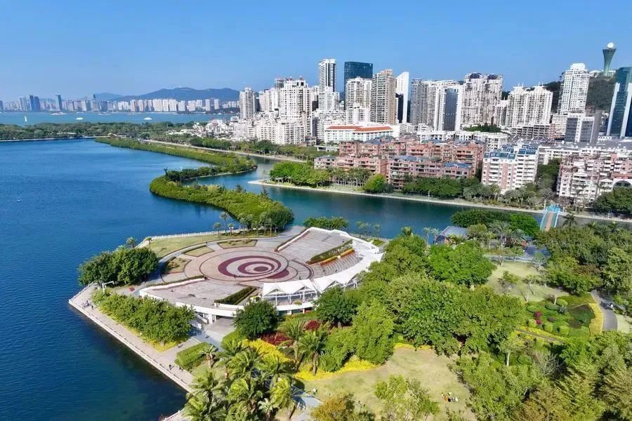 △1月24日，廈門筼筜湖白鷺洲公園及周邊城市景觀。