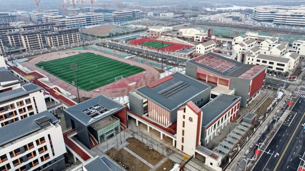 北京四中雄安校區(qū)和雄安史家胡同小學(xué)（2月6日攝，無人機(jī)照片）。新華社記者 牟宇 攝