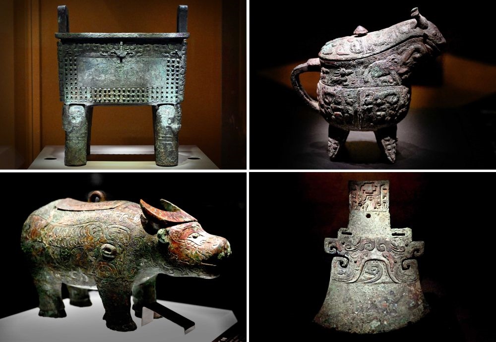 這是殷墟博物館新館內(nèi)展出的“司母辛”銅鼎（左上）、“亞長”銅?。ㄓ疑希?、“亞長”牛尊（左下）、“亞長”銅鉞（拼版照片，2月23日攝）。