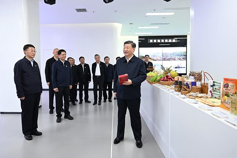 2023年12月14日，習(xí)近平總書記在廣西南寧市考察中國－東盟信息港股份有限公司，了解中國－東盟經(jīng)貿(mào)合作等情況。