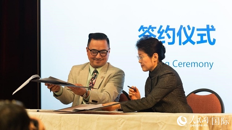 山東省圖書館與舊金山公共圖書館簽署合作協(xié)議。