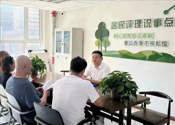 村（居）民評理說事點調(diào)解矛盾糾紛。遼寧省司法廳供圖
