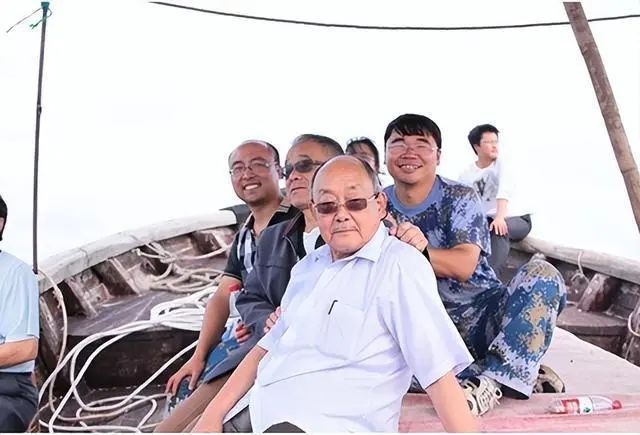楊士莪院士參加海試。哈爾濱工程大學(xué)供圖