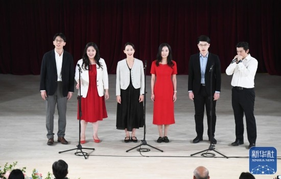 3月21日，國家開發(fā)銀行阿卡貝拉合唱團(tuán)在音樂會上演出。新華社記者 任超 攝