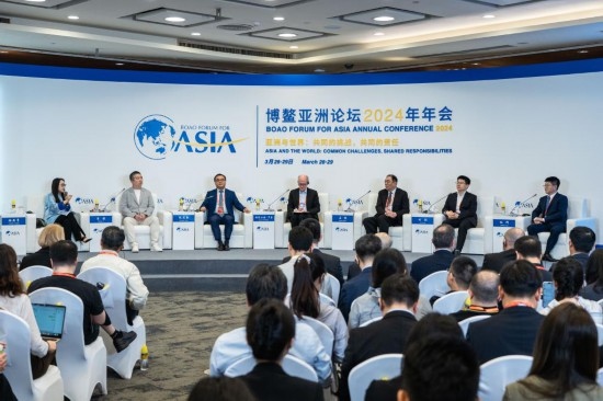 圖為博鰲亞洲論壇2024年年會(huì)“AIGC改變世界”分論壇現(xiàn)場。新華社記者 曹夢瑤 攝