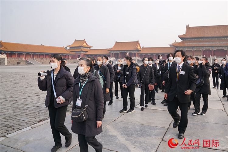 松山芭蕾舞團青年代表團在故宮參觀。人民網(wǎng)記者 張麗婭攝