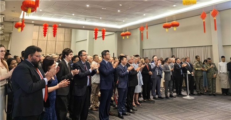 當(dāng)?shù)貢r間3月27日，中國駐累西腓新任總領(lǐng)事蘭和平舉行到任招待會。圖為招待會現(xiàn)場。中國駐累西腓總領(lǐng)事館供圖