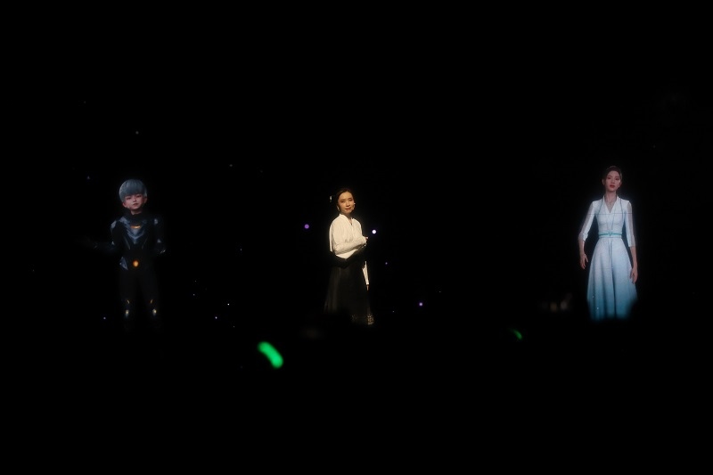 開場(chǎng)節(jié)目表演《彩云之南》。圖片來源：人民視頻