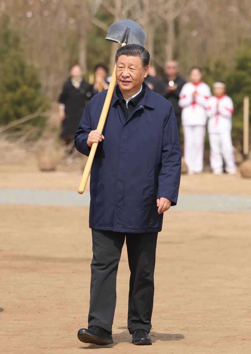 △2024年4月3日，習(xí)近平總書記來到北京市通州區(qū)潞城鎮(zhèn)參加首都義務(wù)植樹活動(dòng)。