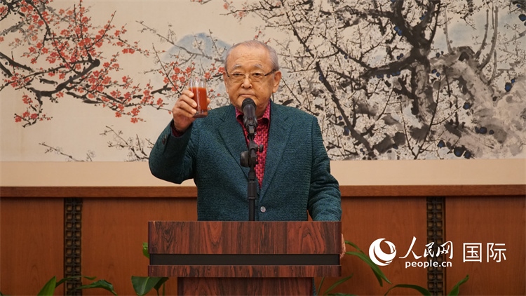 原東京國際電影節(jié)主席依田巽致祝酒辭。人民網(wǎng) 蔣曉辰攝