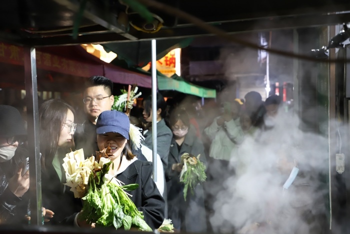 天水麻辣燙爆火，游客正在排隊。圖片來源：天水市融媒體中心