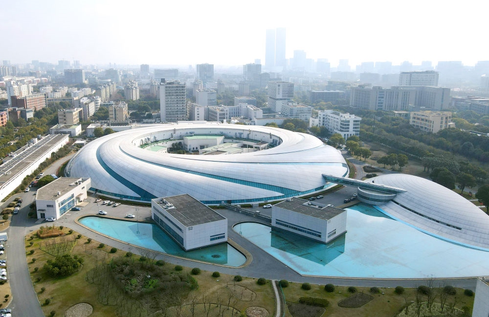 空中俯瞰位于上海張江科學城的上海光源（2024年2月27日攝，無人機照片）。