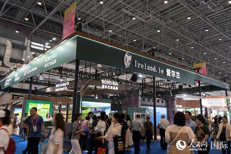 第四屆中國國際消費品博覽會愛爾蘭國家館。人民網(wǎng) 常沙攝