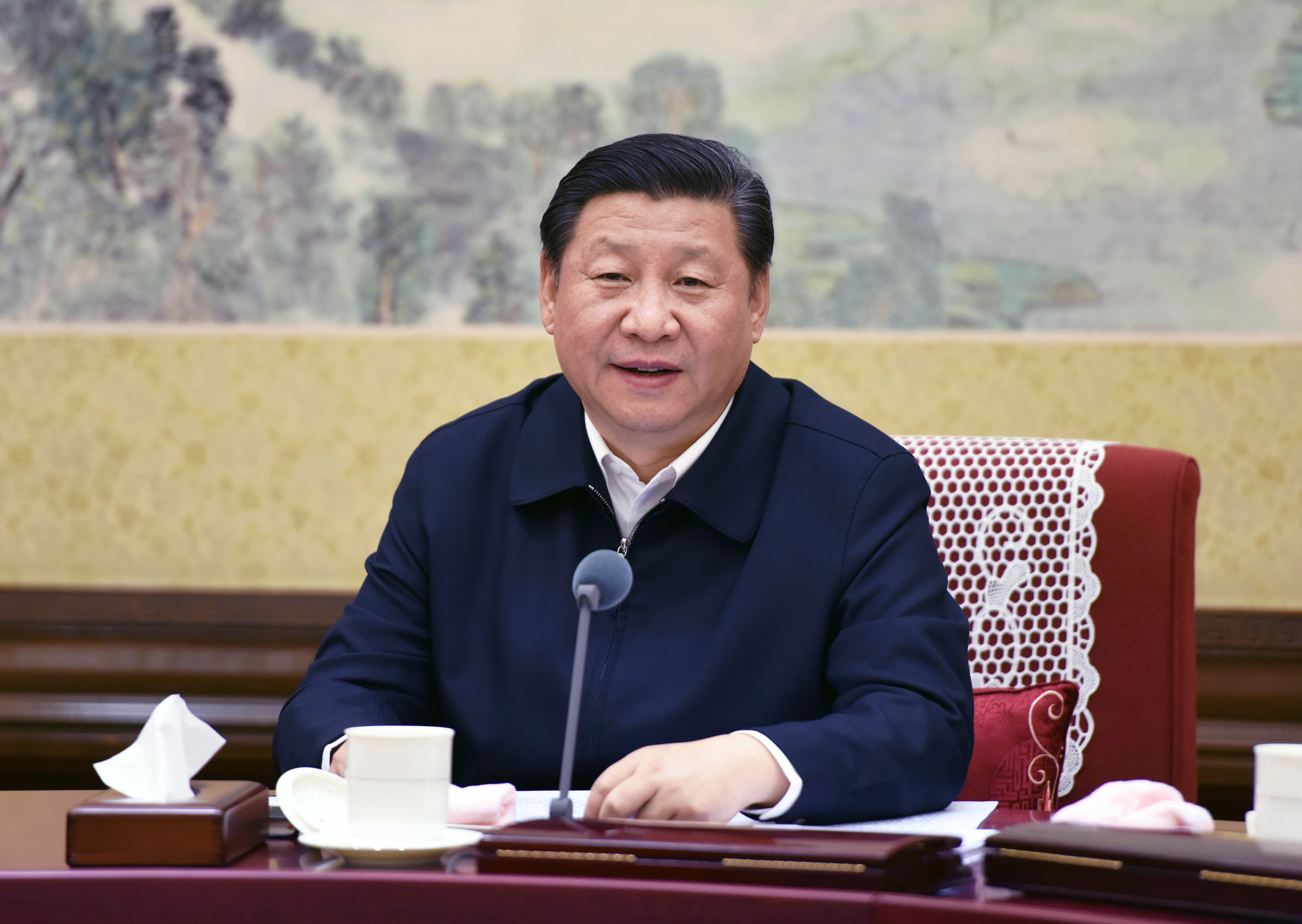 △ 2015年12月28日至29日，中共中央政治局召開專題民主生活會，對照檢查踐行“三嚴三實”情況，討論研究加強黨風廉政建設措施。習近平總書記主持會議并發(fā)表重要講話。