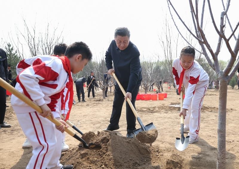 △2024年4月3日，習(xí)近平總書記來到北京市通州區(qū)潞城鎮(zhèn)參加首都義務(wù)植樹活動。