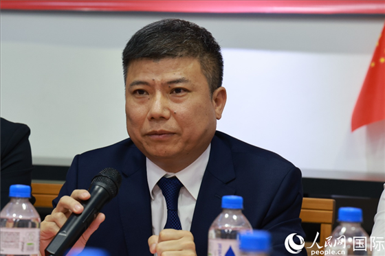 浙江省蘭溪市市委常委柳衛(wèi)東在座談會(huì)上致辭。人民網(wǎng)記者 陳海琪攝