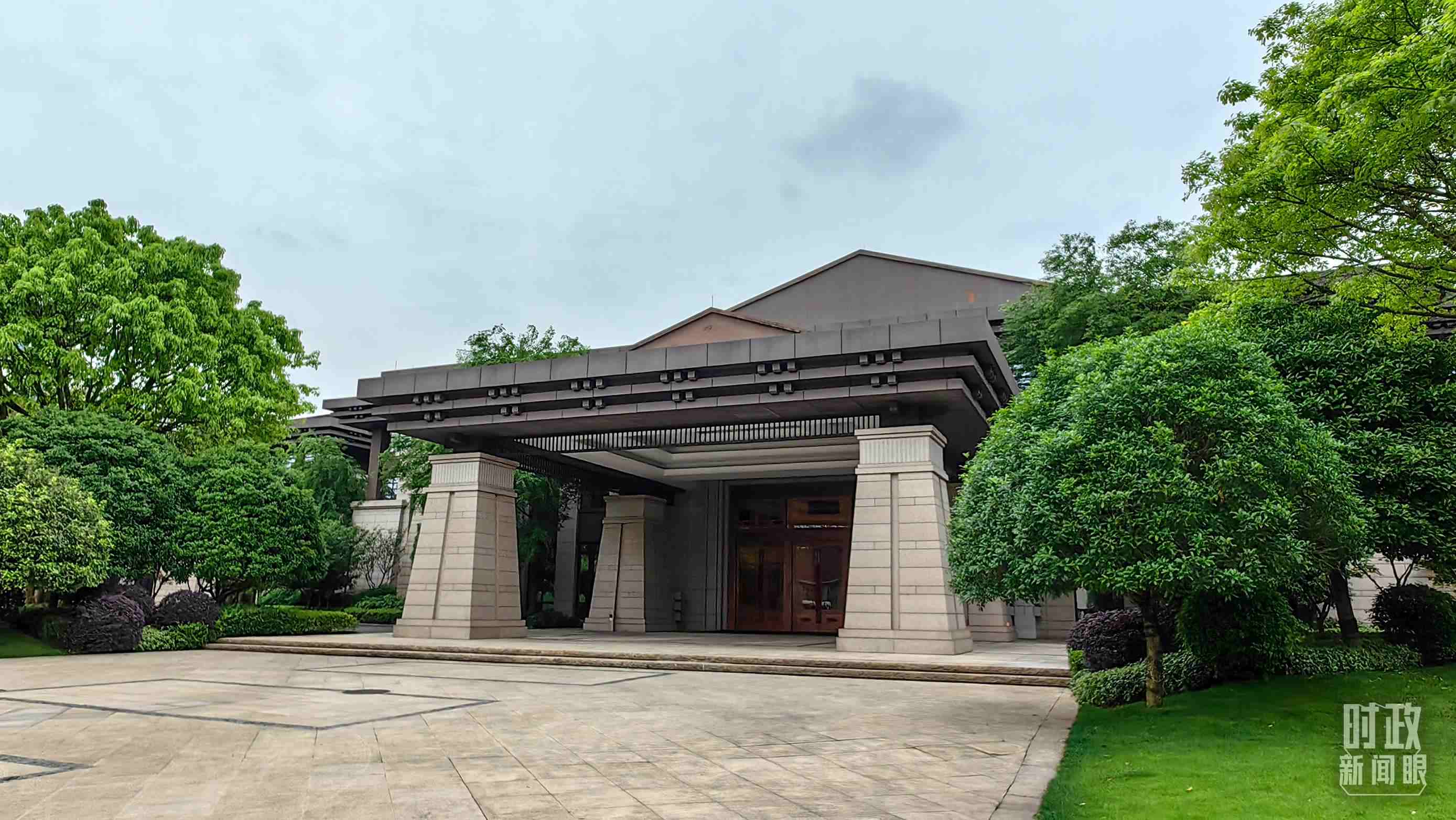△重慶市渝州賓館，新時(shí)代推動(dòng)西部大開(kāi)發(fā)座談會(huì)在這里召開(kāi)。（總臺(tái)央視記者段德文拍攝）