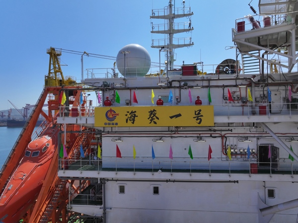 亞洲首艘圓筒型FPSO“海葵一號(hào)”建造完工。韓慶攝