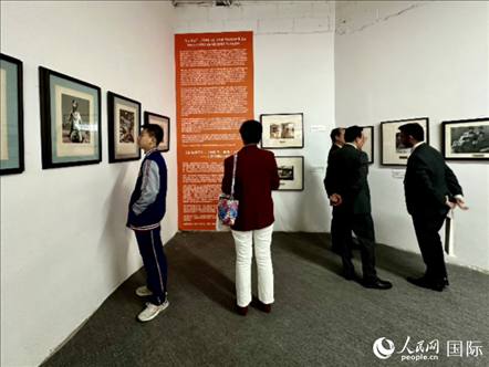 “與中國結(jié)緣：智利畫家何塞·萬徒勒里誕辰100周年”展覽在京舉行。人民網(wǎng)記者 周雨攝