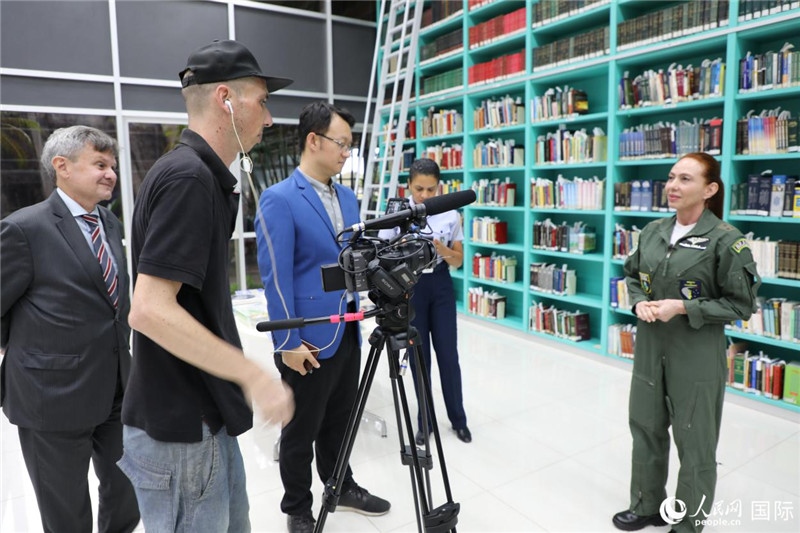 巴西高等防務(wù)學(xué)院院長卡拉·利里奧·馬丁斯接受了人民網(wǎng)的視頻采訪。 人民網(wǎng)記者 陳一鳴攝