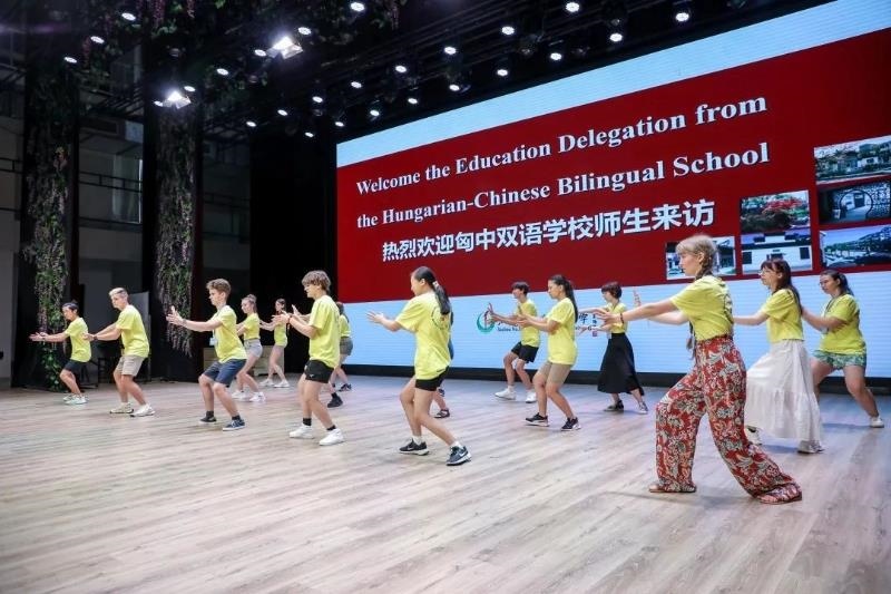 2023年7月，匈牙利匈中雙語學(xué)校師生代表團(tuán)來到江蘇參加“錦繡江蘇”青年交流項(xiàng)目。