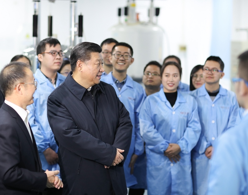2019年1月17日，習(xí)近平在天津南開大學(xué)元素有機化學(xué)國家重點實驗室同師生親切交流。