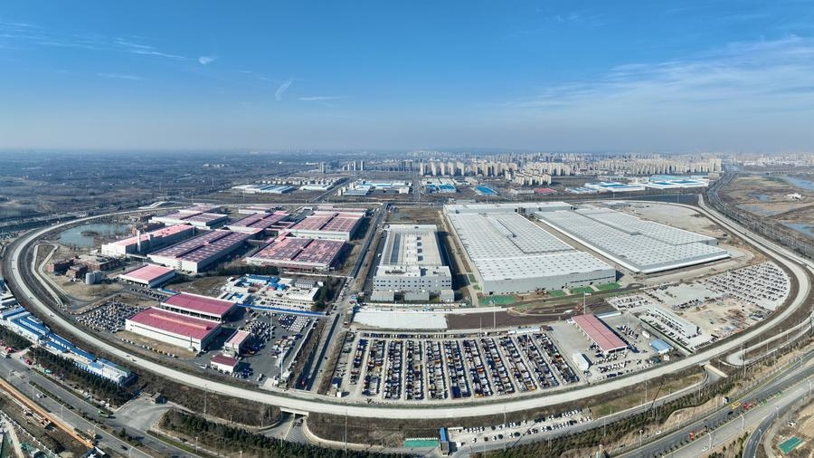安徽省肥西縣在建的新能源汽車產(chǎn)業(yè)園（2024年1月24日攝，無人機照片）。新華社發(fā)（陳家樂 攝）