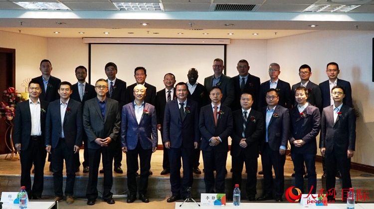 與會嘉賓合影。人民網(wǎng) 劉暢攝